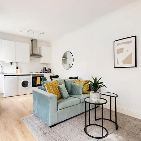 Stylish One Bedroom Apartment In Greater Лондон Экстерьер фото