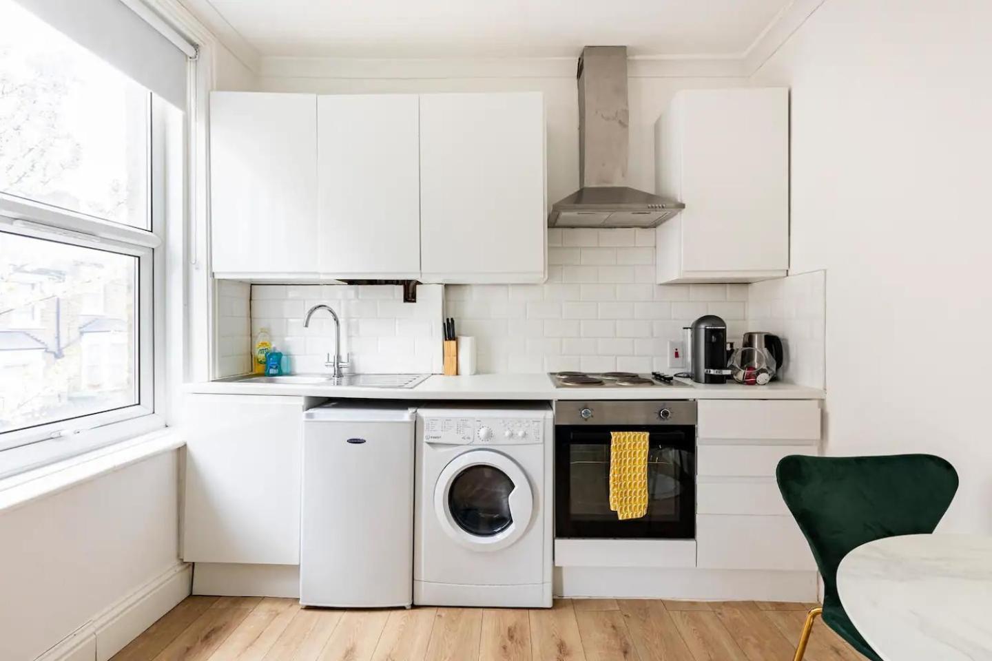 Stylish One Bedroom Apartment In Greater Лондон Экстерьер фото