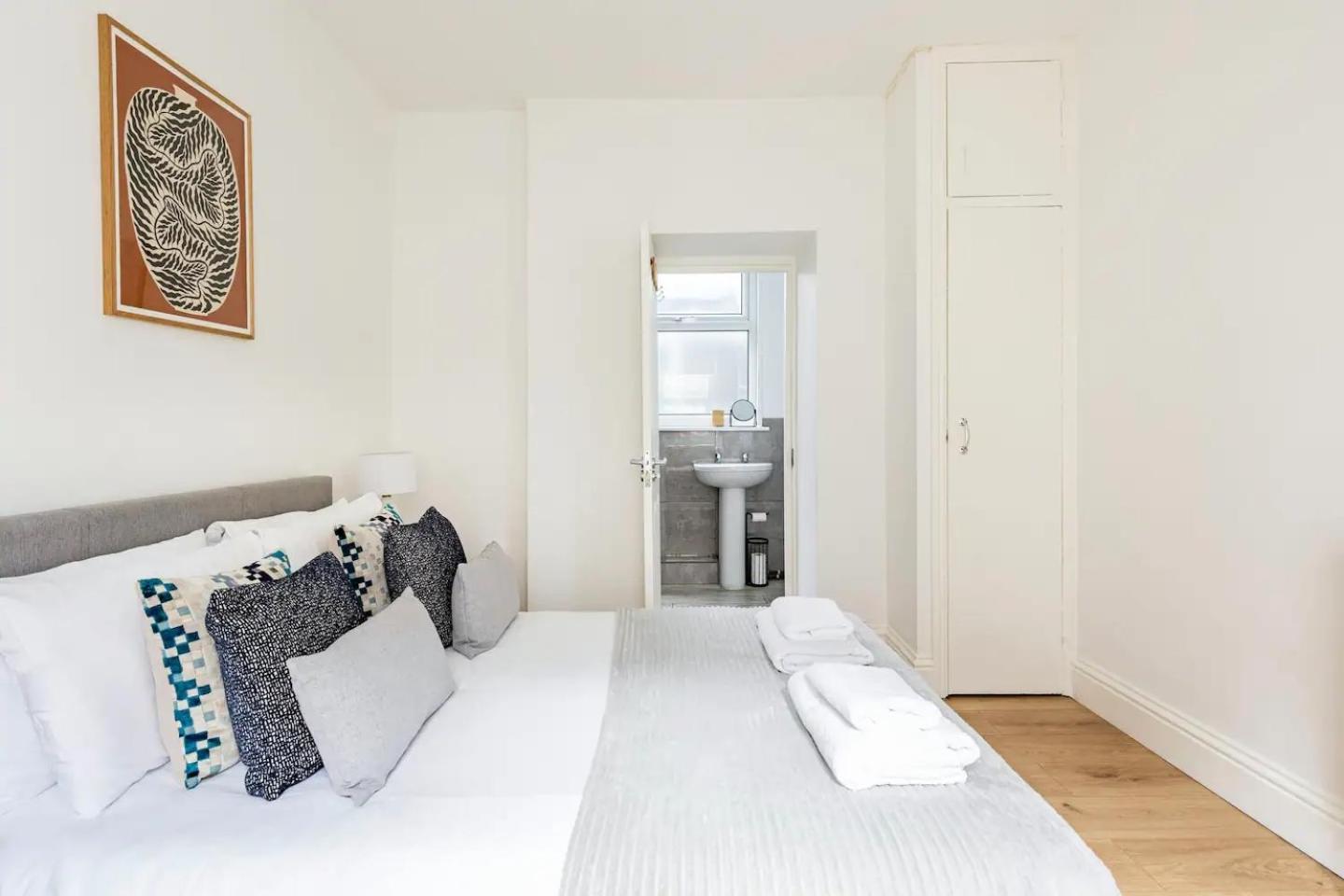Stylish One Bedroom Apartment In Greater Лондон Экстерьер фото
