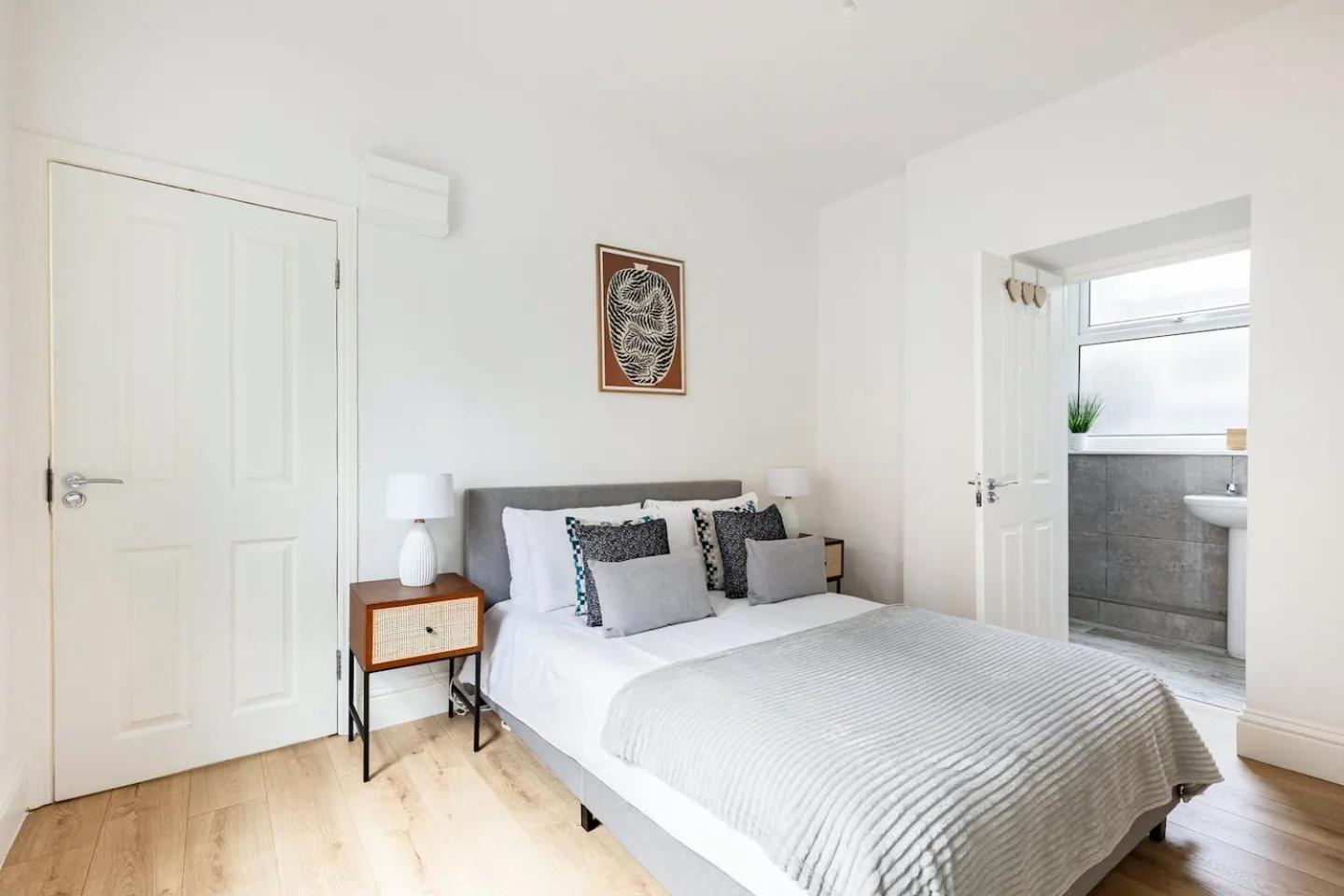 Stylish One Bedroom Apartment In Greater Лондон Экстерьер фото